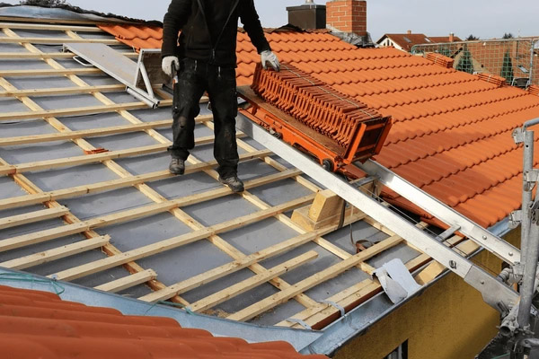 Rénovation complète de toiture en ardoise à Plouër-sur-Rance par artisan couvreur